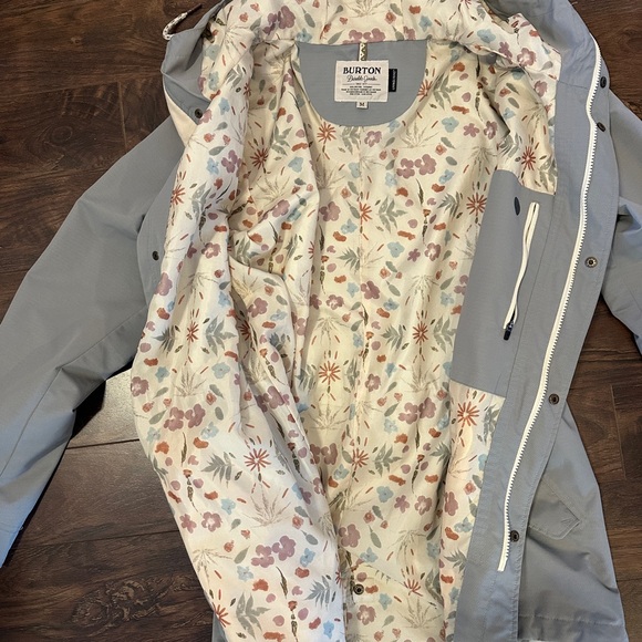 Burton Light Gray Utility Jacket with Patterned Lining - Picture 2 of 7